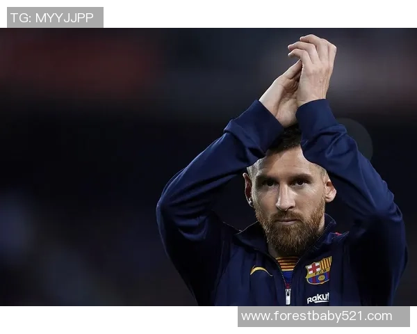 教练与足球明星共同探讨梅西的传奇职业生涯与影响力